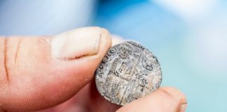 Венециански монети с образа на Иисус Христос на трон откриха бургаски археолози