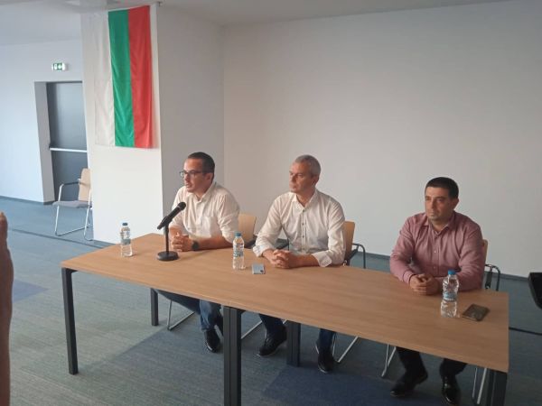 Костадин Костадинов: Не отиваме просто на избори, а на война за спасението на България